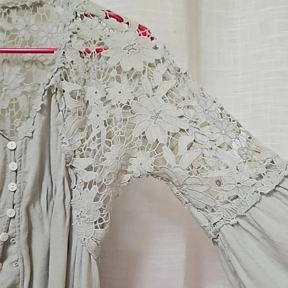 LACE BLOUSE - Picture 2 of 7